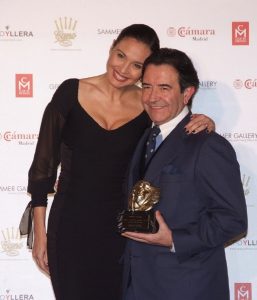 Premiados posando con sus galardones