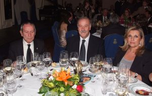 Fotografía grupal de los premiados