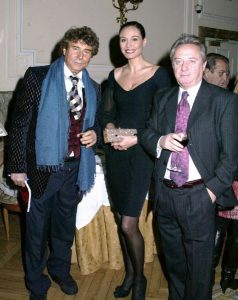 Premiados recibiendo sus reconocimientos