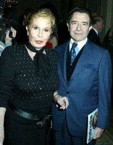 Entrega del galardón a un premiado