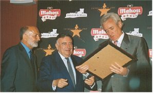 Asistentes aplaudiendo