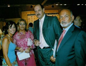 Feliciano Mayoral recibiendo el premio