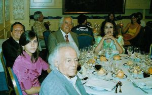 Fotografía de los premiados con el público