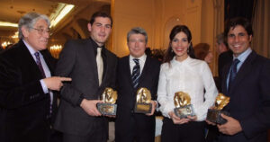 Fotografía grupal de los premiados