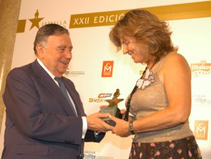 Paz Vega con su galardón