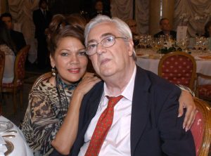 Juan Miguel Villar Mir con su reconocimiento