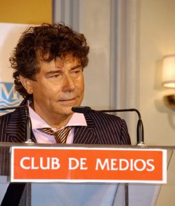 Jesús Quintero en la ceremonia de premiación