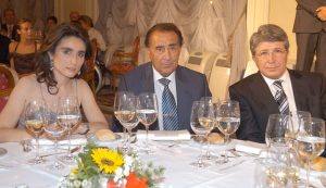 Jesús Quintero con su galardón